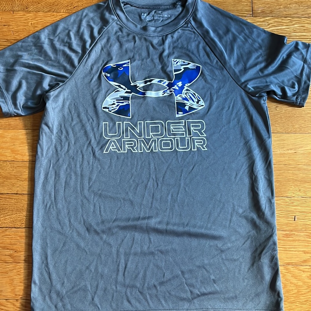 Boys Under Armour T-shirt, EUC